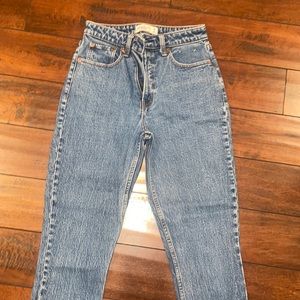 Jeans size 2 used good condition can fit a smaller